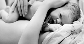 Caz INCREDIBIL: Un bebeluș a venit pe lume cu TREI ORGANE GENITALE. Medicii nevoiți să-l opereze de urgență